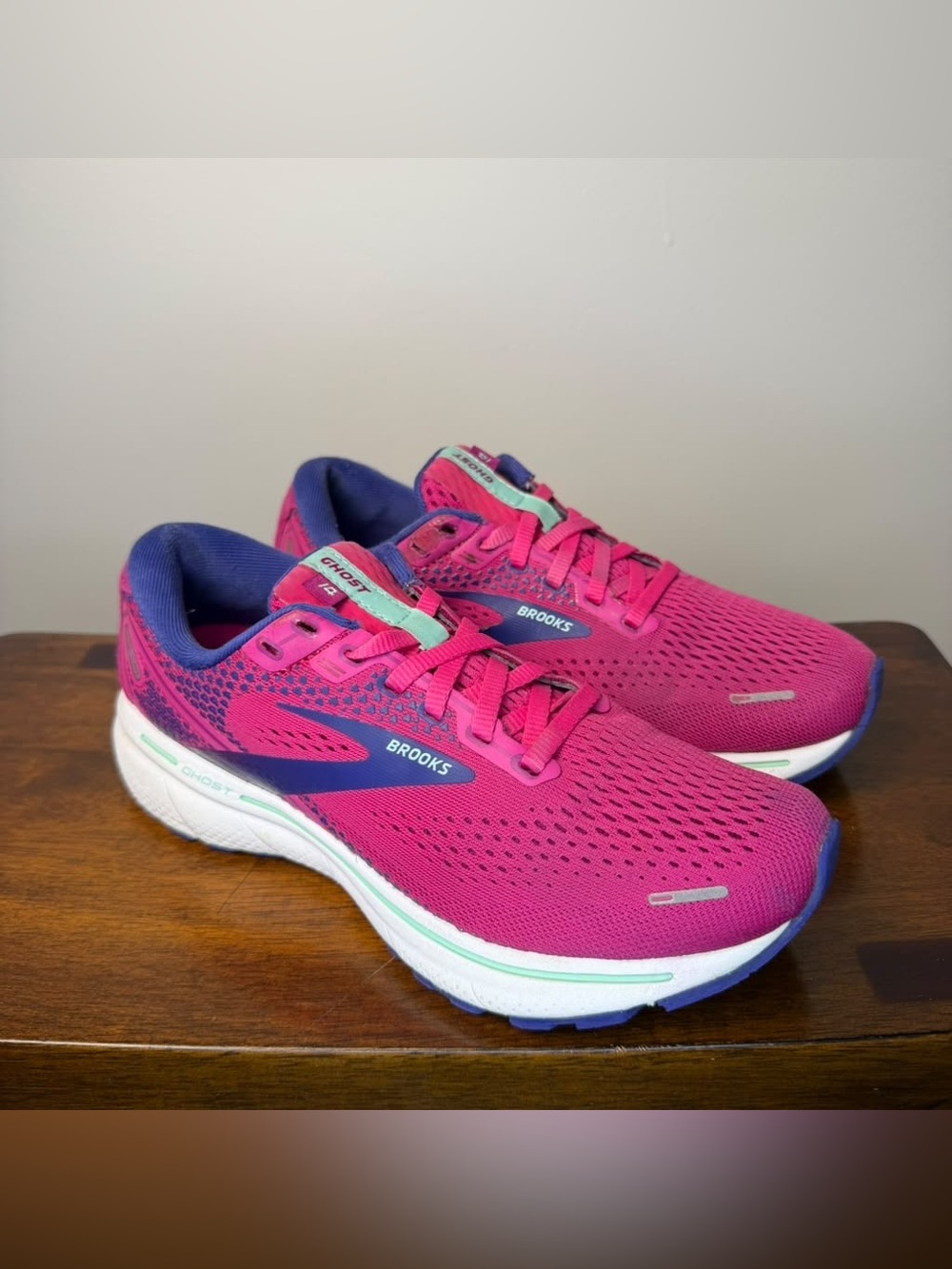 Brooks Ghost 14 Women’s Size 7 B Fuchsia Yucca Navy Running Shoes Pink